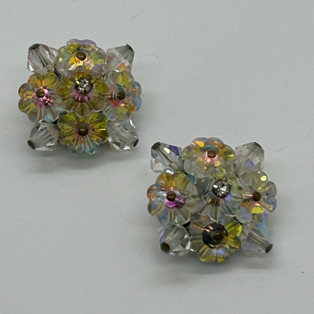 Vtg 1950s Aurora Borealis AB Crystal Cluster Marguerite Flower Clip On Earrings - Picture 2 of 14